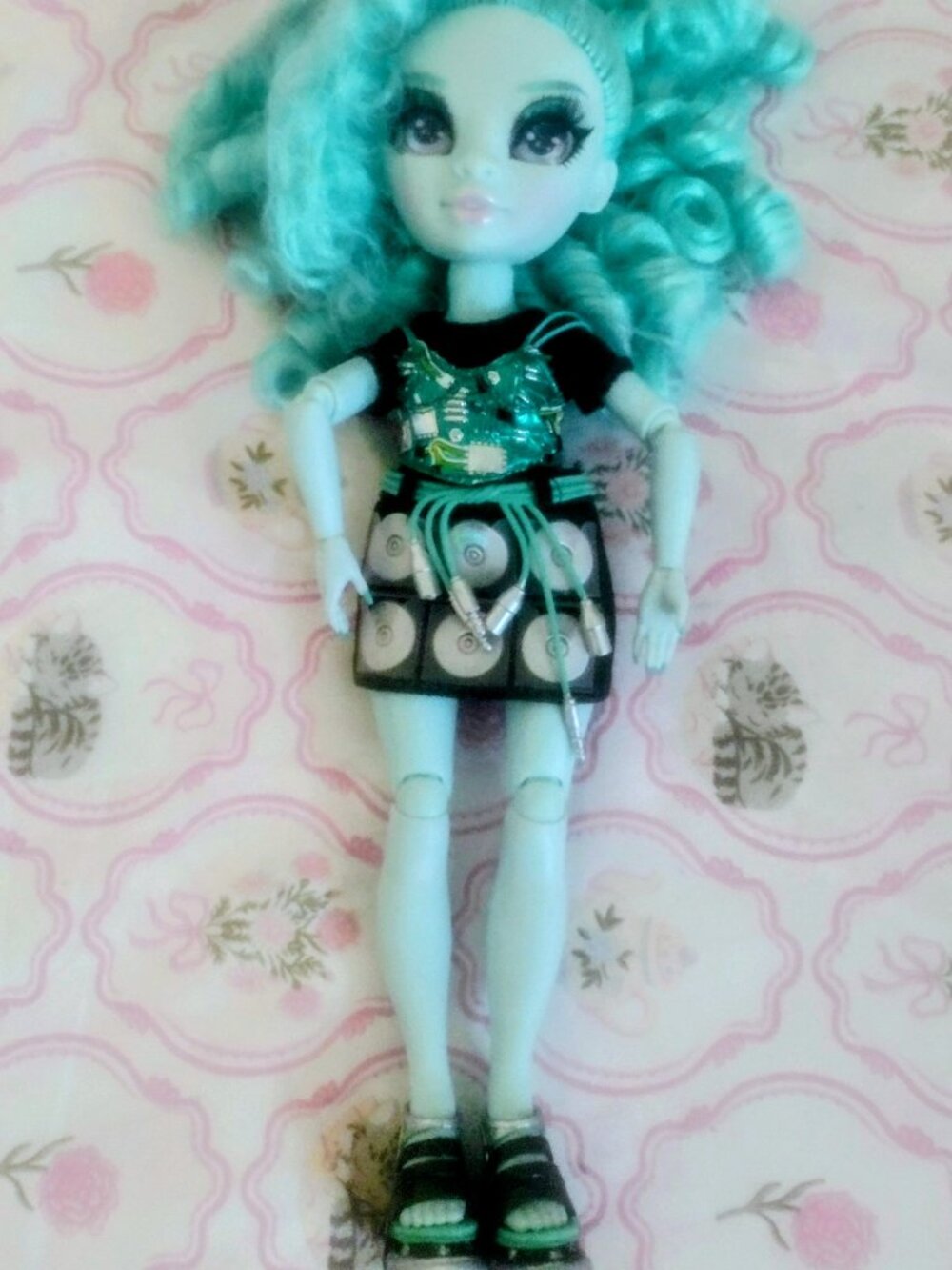 Shadow High Doll Berries Skies 3 Rainbow High